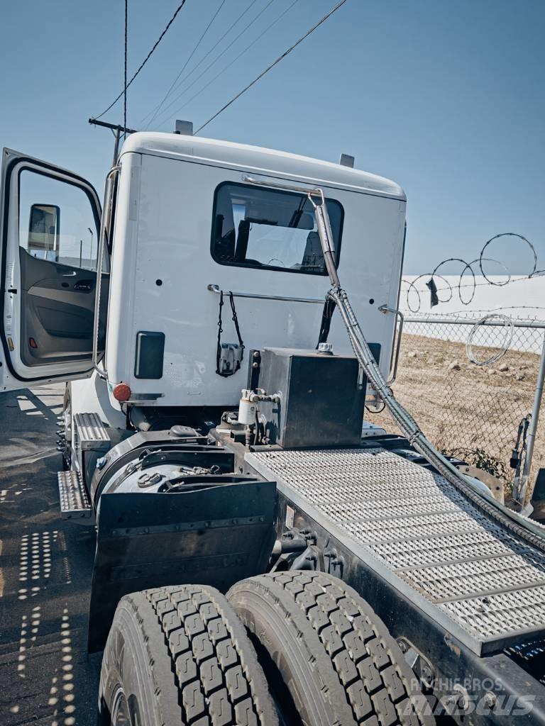 Peterbilt 579 Transportatoare vehicule