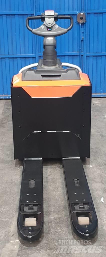 BT LPE 200 Transpaleta cu platforma