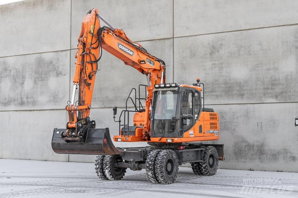 Doosan DX 140 W-3 Excavatoare cu roti