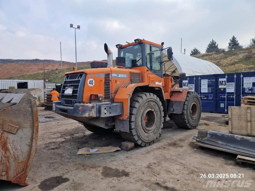 Doosan DL 250 Incarcator pe pneuri