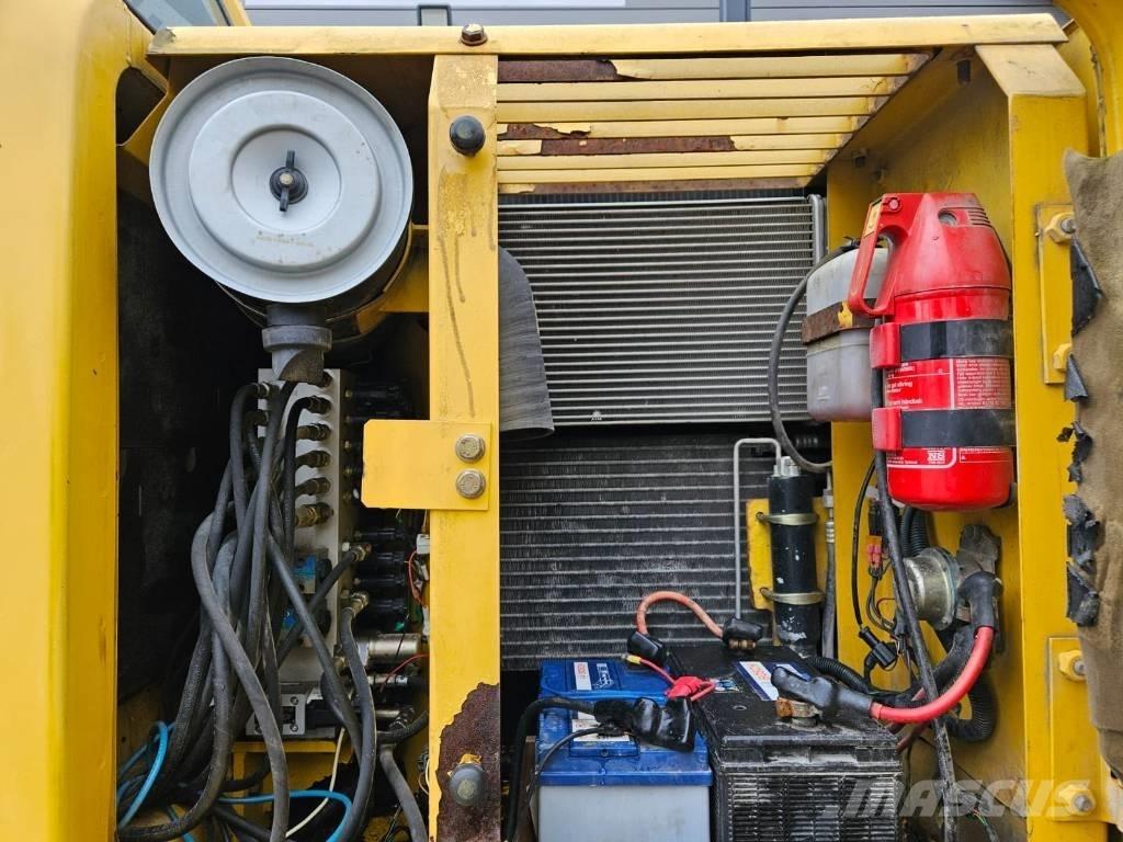 Komatsu PW 130ES-6K Excavatoare cu roti