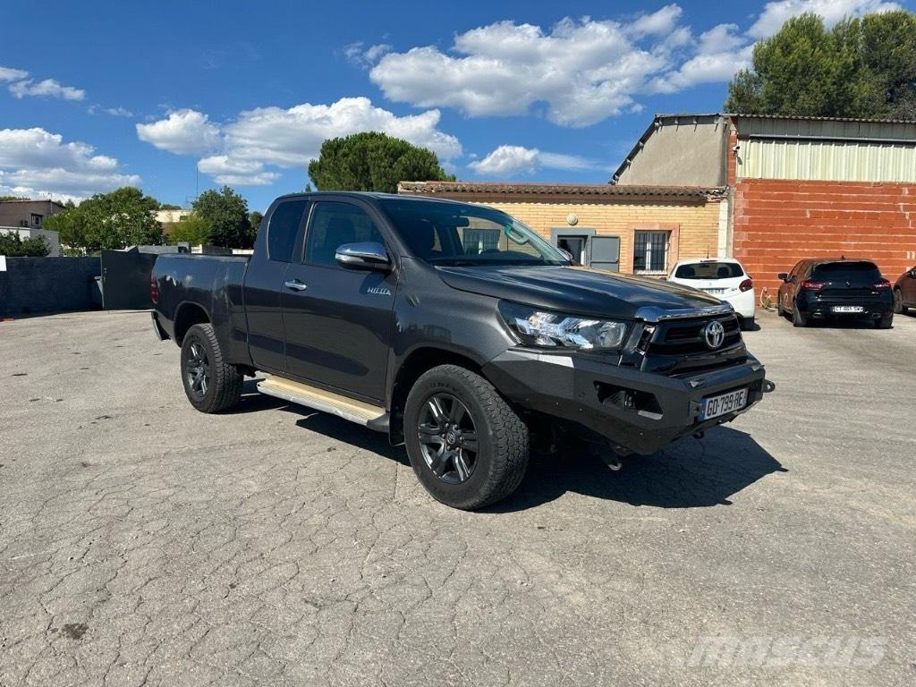 Toyota Hilux Masini