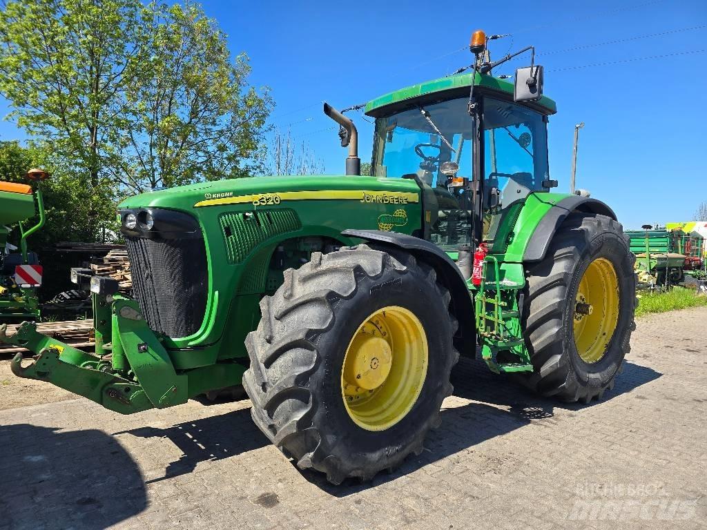 John Deere 8320 Tractoare