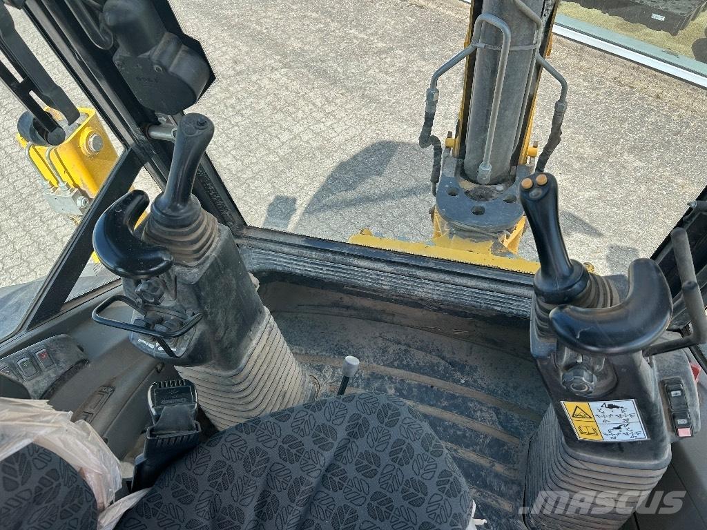 New Holland B 100 C Buldoexcavatoare