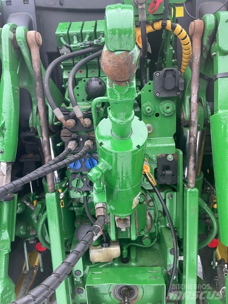 John Deere 6145R Tractoare