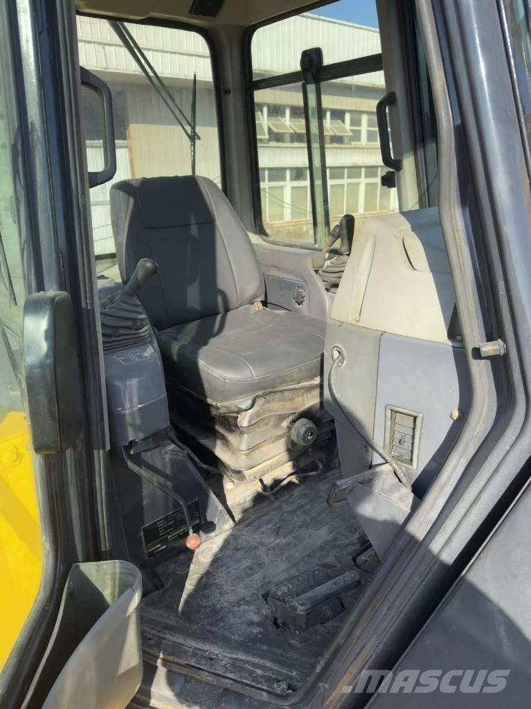Komatsu D 85 EX-18 Buldozere pe senile