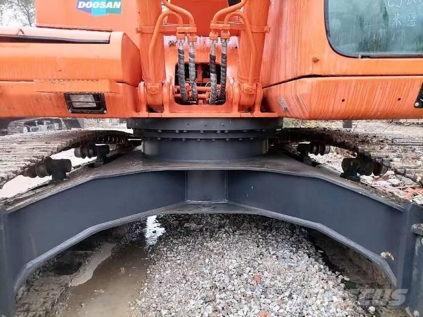 Doosan 225 LC-9 Excavatoare pe șenile
