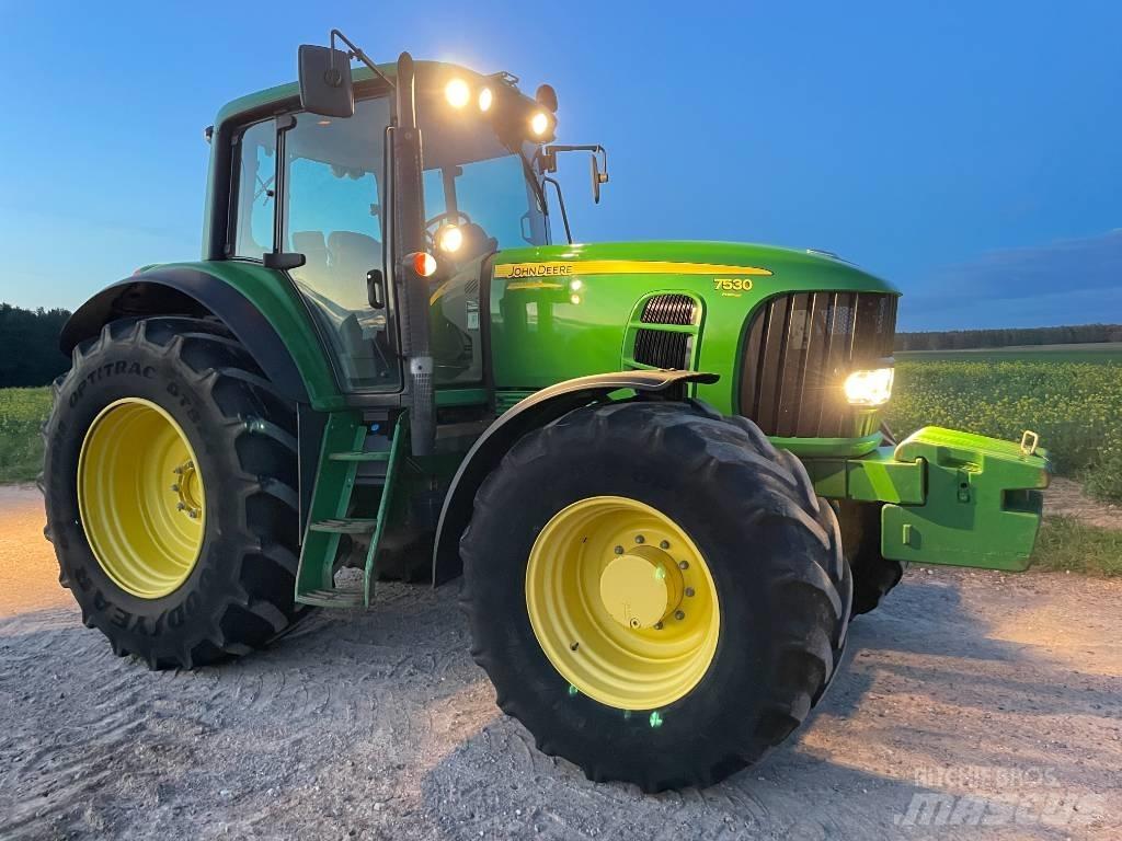 John Deere 7530 Tractoare
