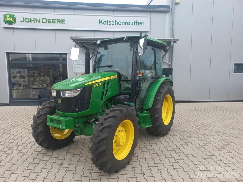 John Deere 5067E Tractoare