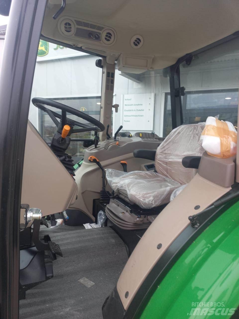 John Deere 5067E Tractoare