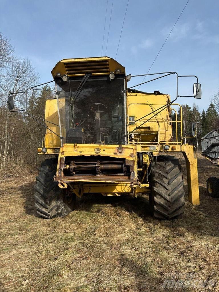 New Holland TX 36 Combine de secerat