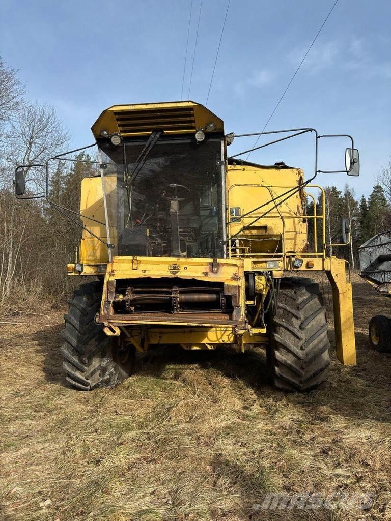 New Holland TX 36 Combine de secerat