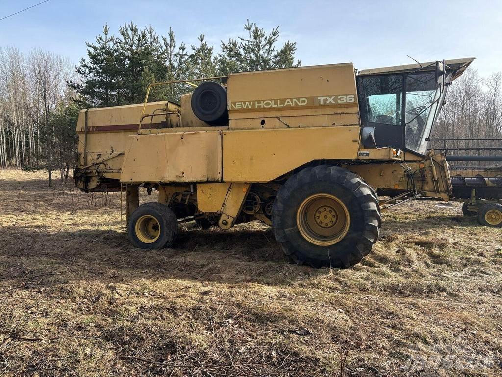 New Holland TX 36 Combine de secerat