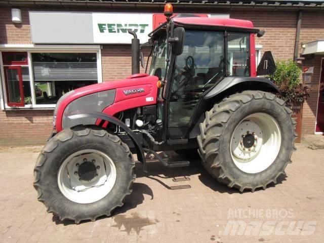 Valtra A93 HITECH Tractoare
