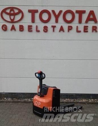 Toyota LWE 200 Transpaleta manuala