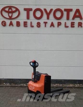 Toyota LWE 200 Transpaleta manuala