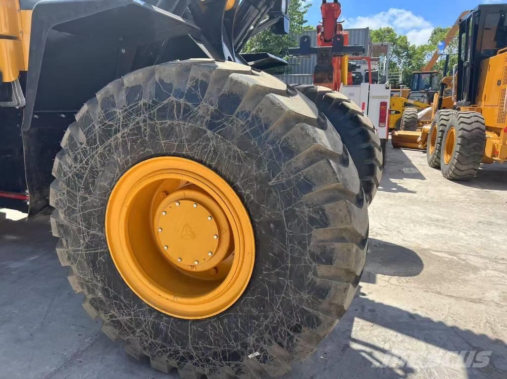 SDLG LG 958 L Incarcator pe pneuri