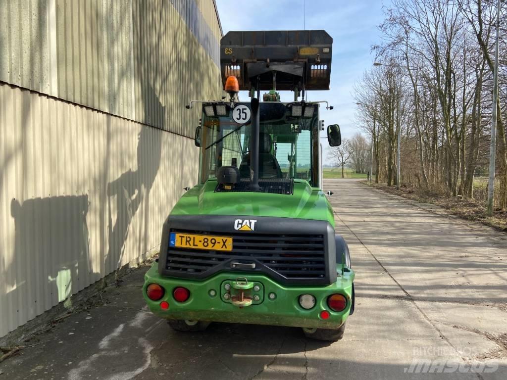 CAT 906M Incarcator pe pneuri