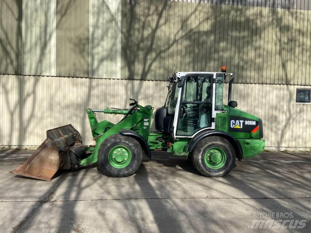 CAT 906M Incarcator pe pneuri