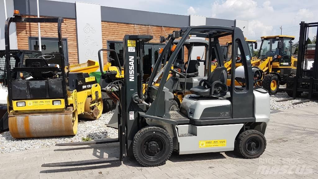 Nissan U1D2A25LQ Stivuitor GPL