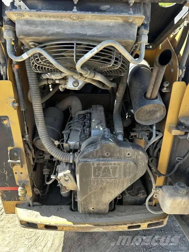 CAT 257 Încarcatoare cu excavator
