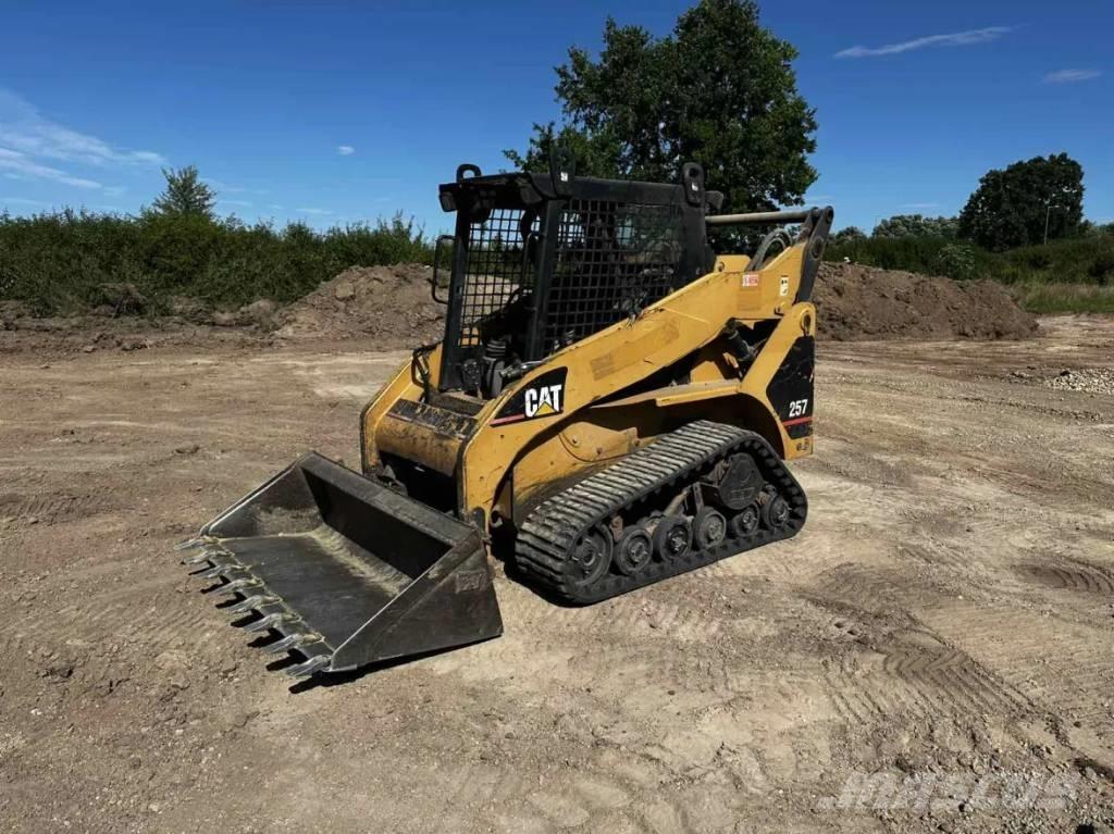 CAT 257 Încarcatoare cu excavator