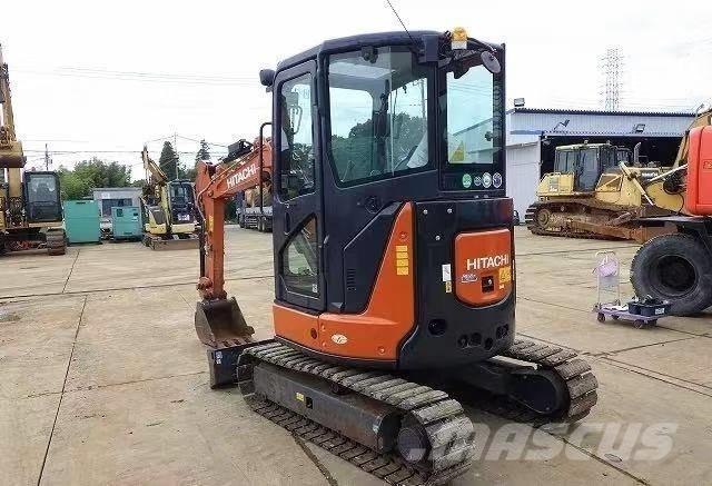 Hitachi 30 Mini excavatoare < 7t