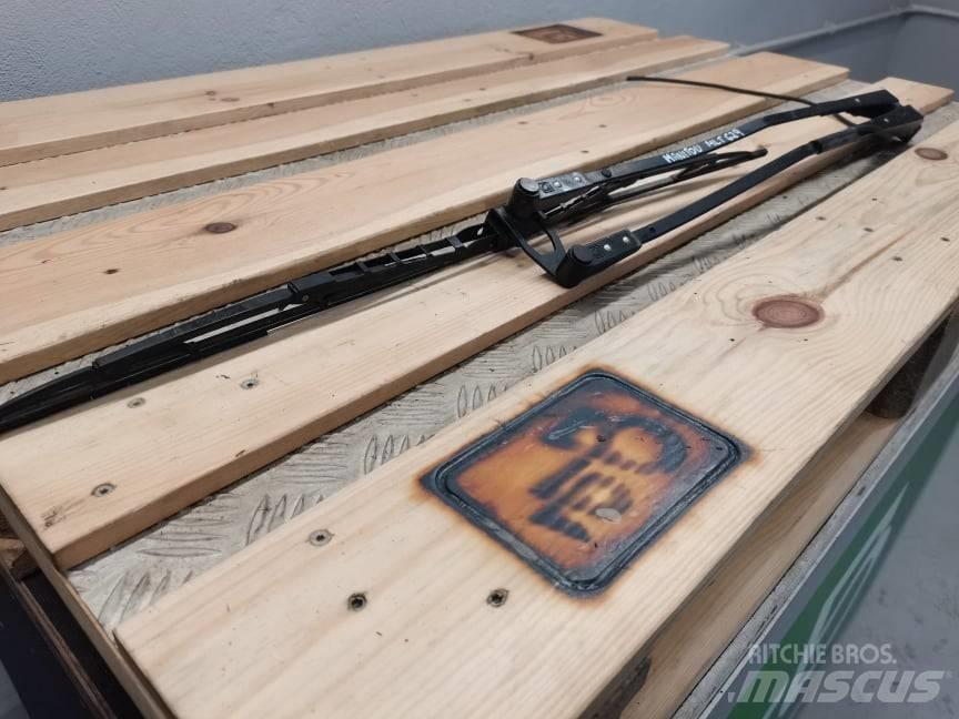 Manitou MLT  wiper Cabine si interior