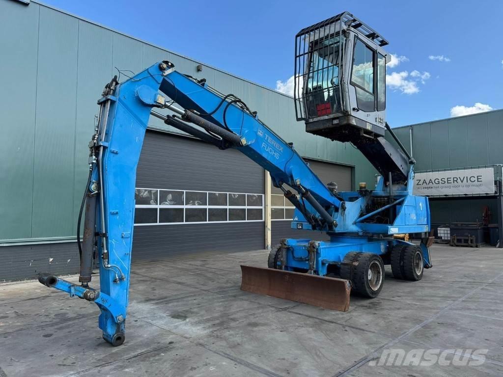 Fuchs MHL 320 Paleta de manipulare