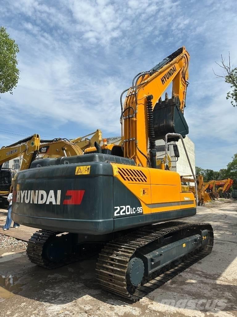 Hyundai 220LC-9S Excavatoare pe șenile
