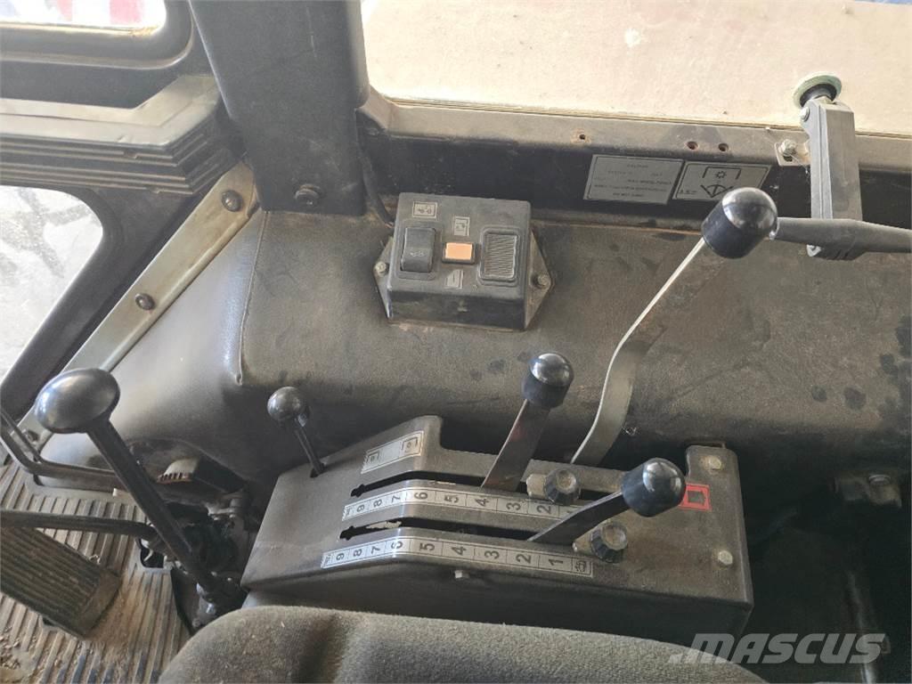 Belarus MTS 1025 Tractoare