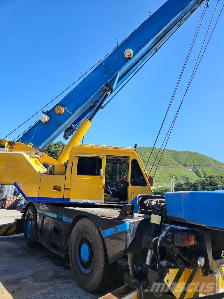 Kato KR 25 H V-2 Macara teren accidentat