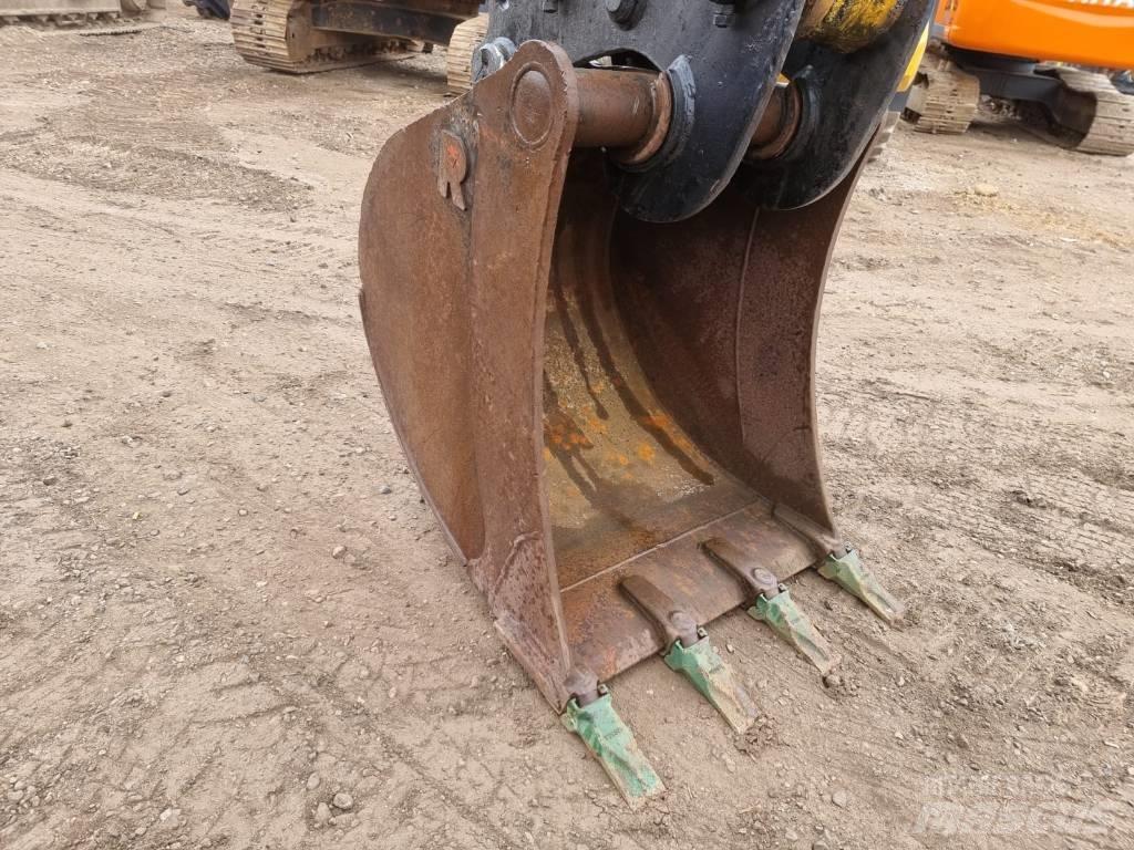 JCB JS 210 LC Excavatoare pe șenile
