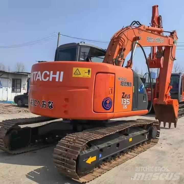 Hitachi ZX135 Excavatoare pe șenile
