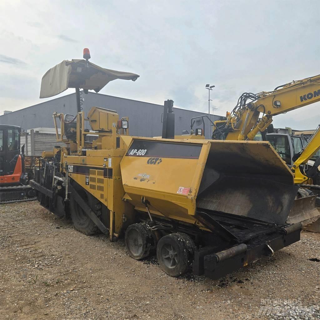 CAT AP 600 Pavatoare asfalt
