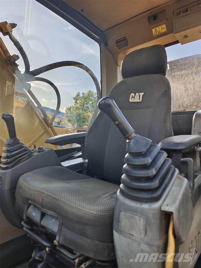 CAT 320 D Excavatoare pe șenile
