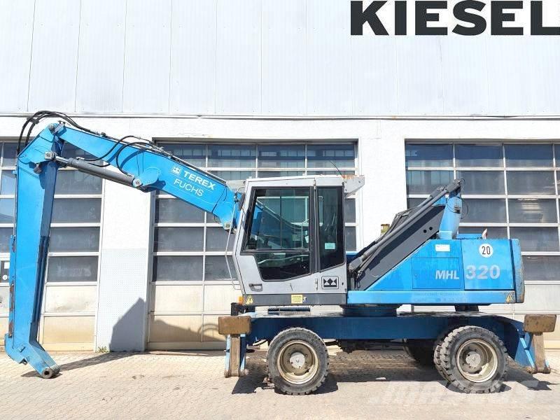 Fuchs MHL 320 Paleta de manipulare