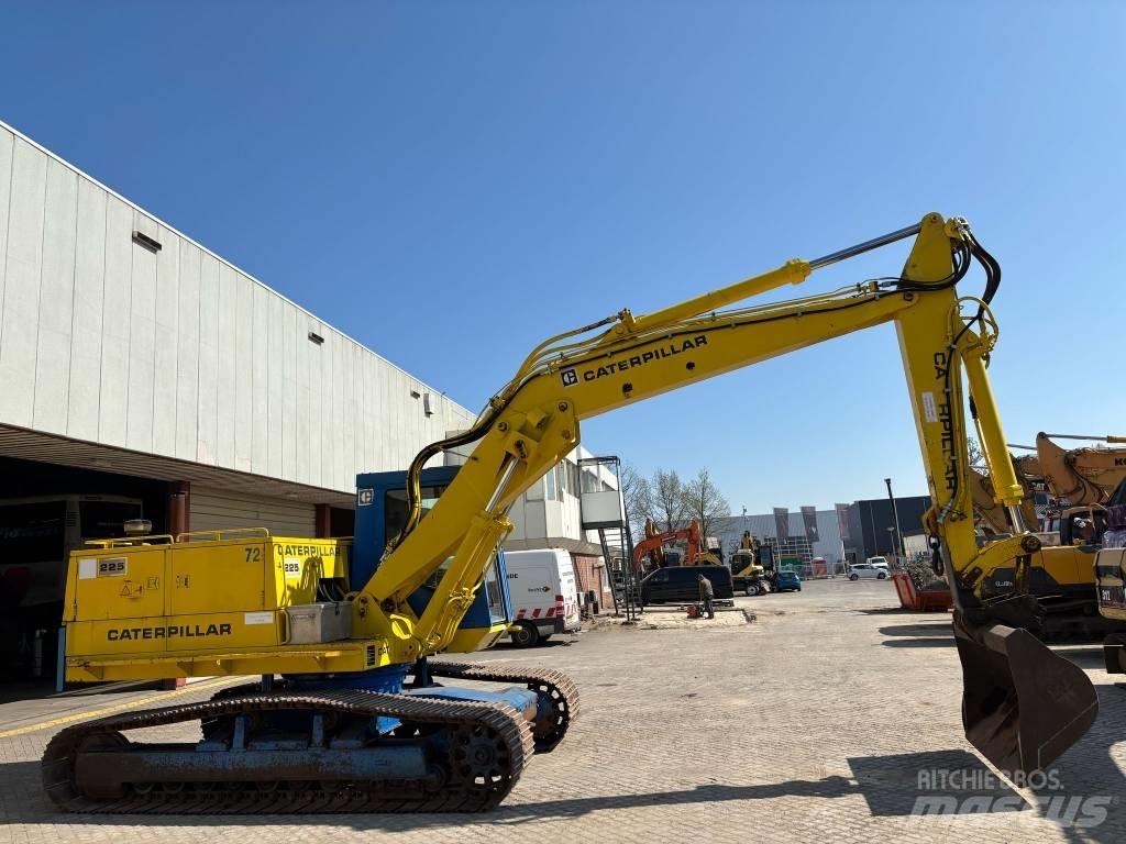 CAT 225 Excavatoare pe șenile
