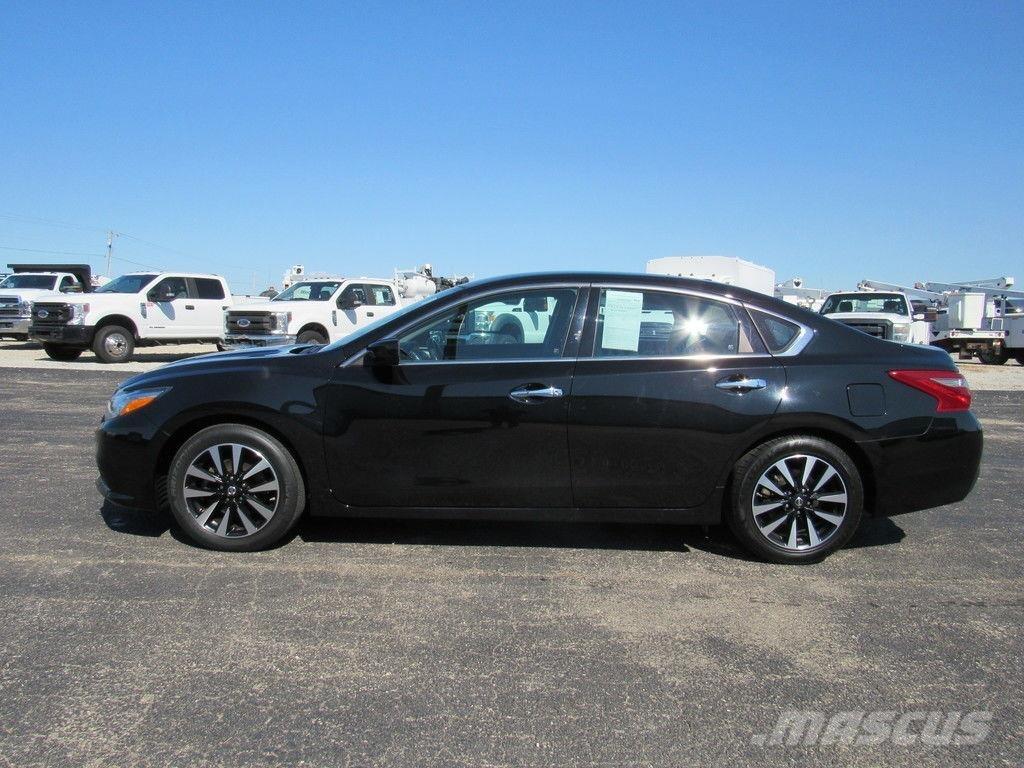 Nissan Altima Masini