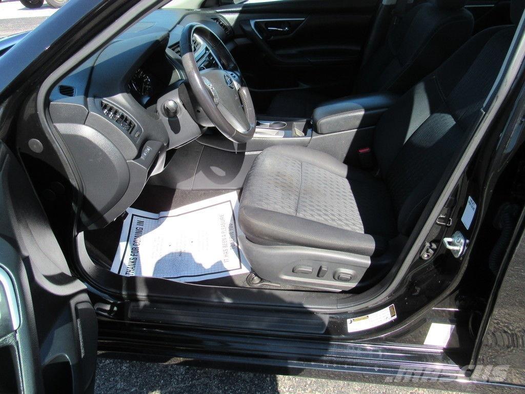 Nissan Altima Masini