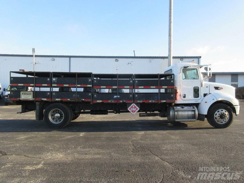 Peterbilt 335 Camioane platforma/prelata