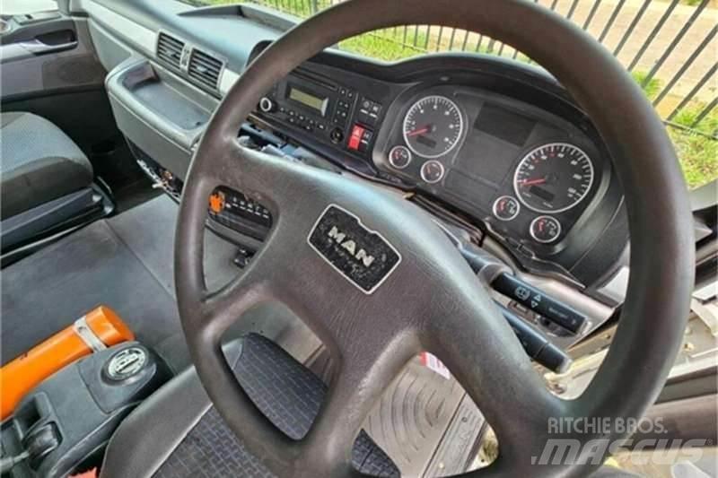 MAN 33 SERIES Altele
