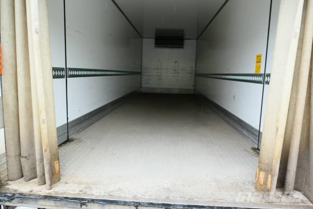 Volvo FM 330 6x2*4 Camion cu control de temperatura