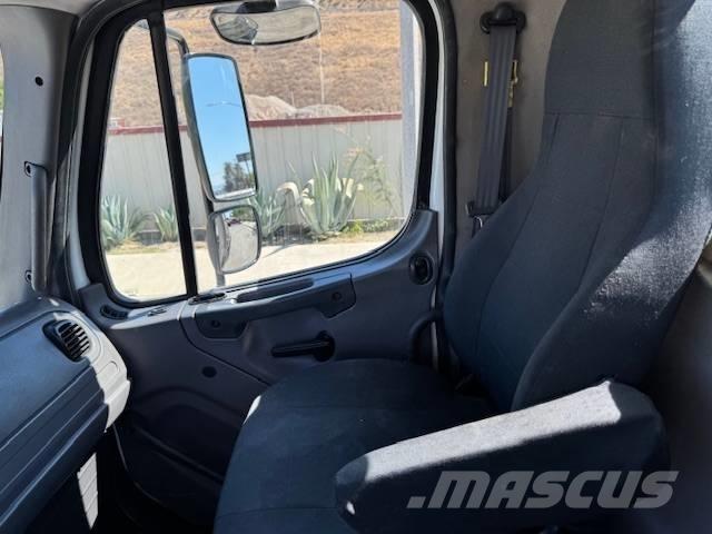 Freightliner M 112 Camion cabina sasiu