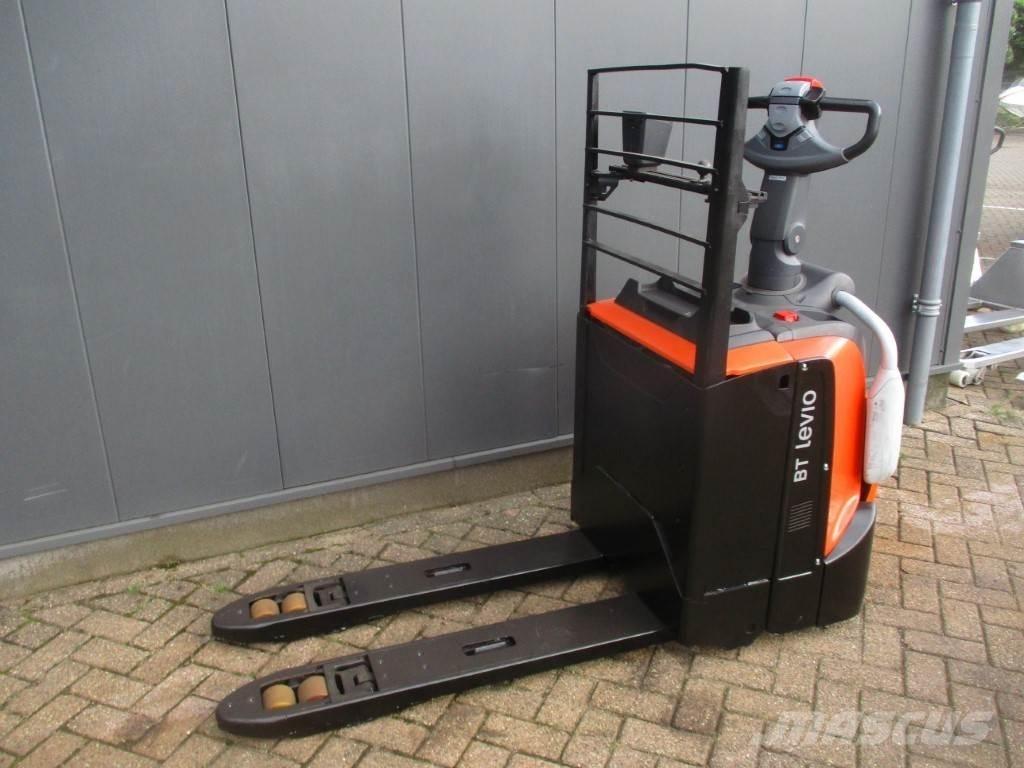 Toyota LPE 200 Transpaleta cu platforma