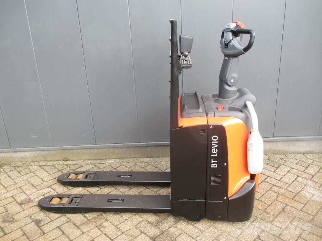 Toyota LPE 200 Transpaleta cu platforma