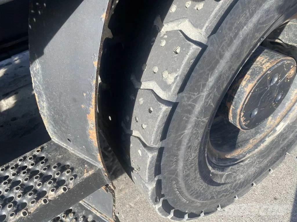 CAT M318F Excavatoare cu roti
