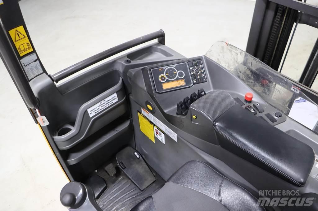 Atlet UMS200D Stivuitor cu catarg retractabil