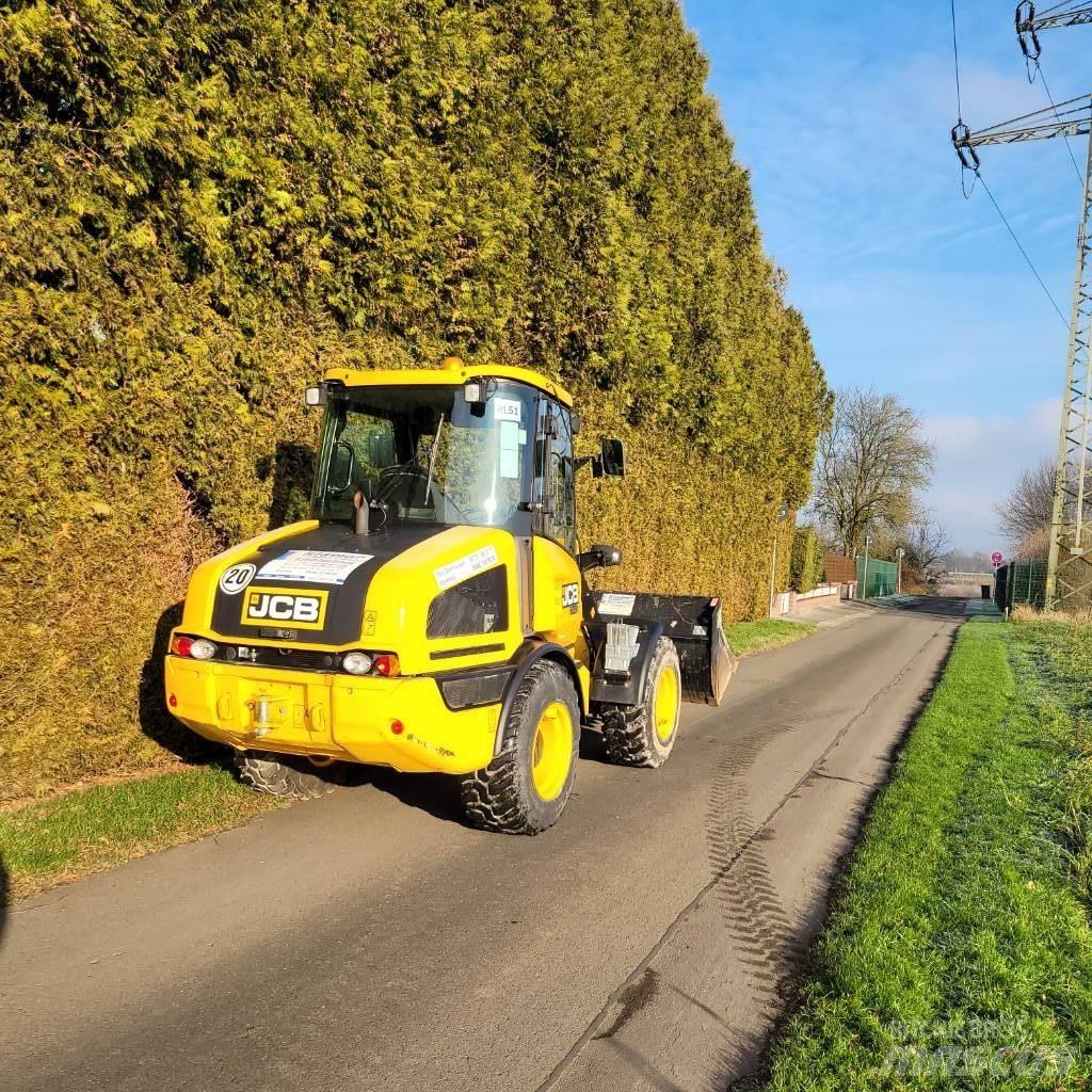 JCB 407 Incarcator pe pneuri