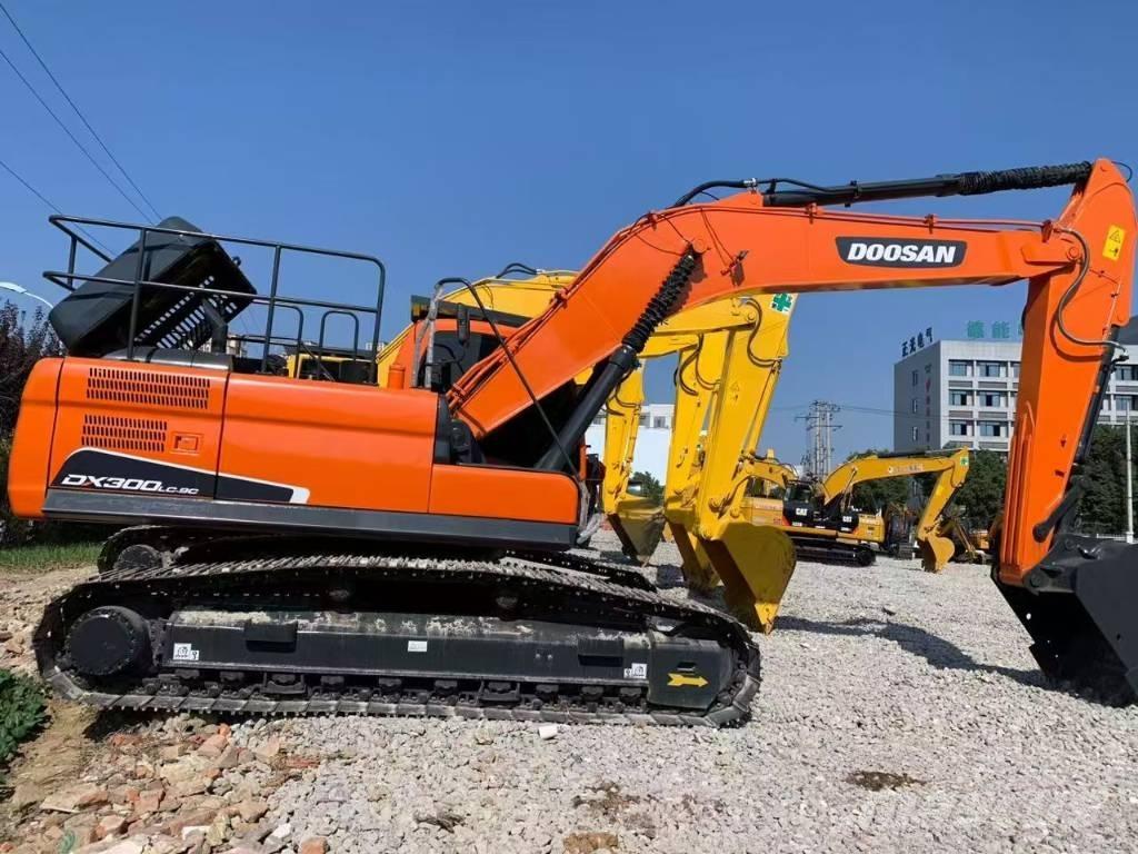Doosan 300 Excavatoare pe șenile
